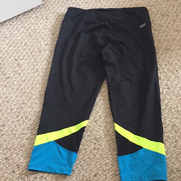 Express Performance Workout Capris - Picture 2 of 3